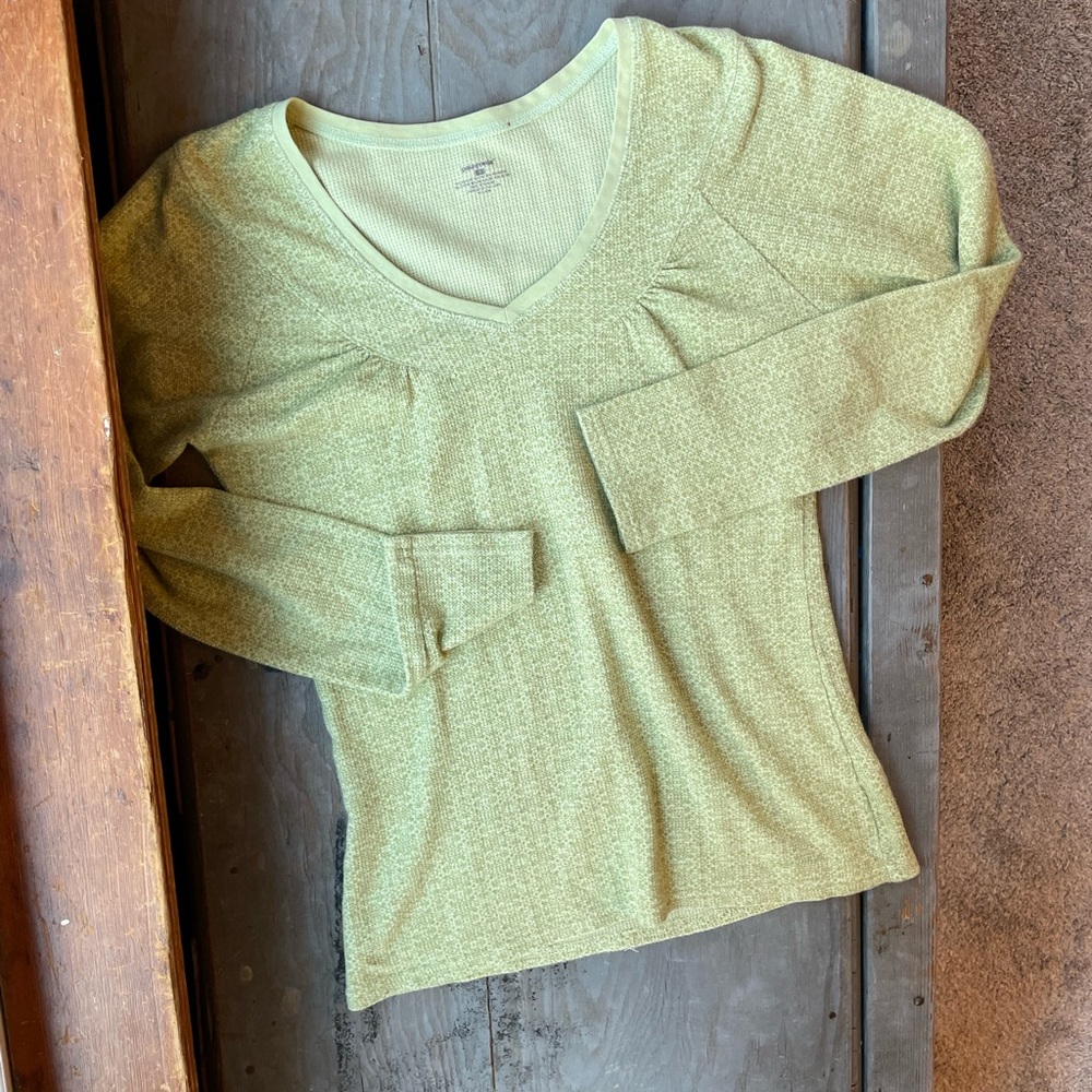 Patagonia thermal long sleeve top | size small
